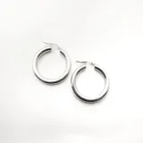 Aros tipo argolla de plata 925, de 35mm de diámetro y 5mm de ancho.