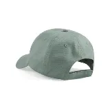 Gorra Puma color verde con logo de la marca bordado en color rosa.