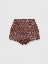 Bombacha de bikini estilo boyshort confeccionada en jacquard felino italiano con tiro medio y cobertura amplia.