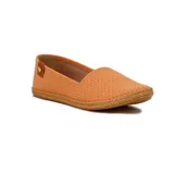 Zapatilla casual Moleca color naranja con capellada calada y detalle de corazón dorado en el talón.