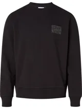 Buzo negro con logotipo bordado dentro de un marco, cuello redondo y puños con canalé.