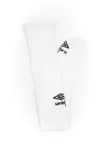Medias deportivas Umbro para niños, color negro con logo de la marca en blanco. Ideales para fútbol.