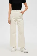 Pantalón de jean color crudo, de corte ancho y tiro alto.