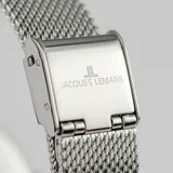 Reloj Jacques Lemans de dama, modelo 1-2110B de la línea Milano. Caja de acero plateado de 34mm de diámetro, esfera color champagne con agujas plateadas y pulsera de malla milanesa plateada. Sumergible hasta 50 metros.