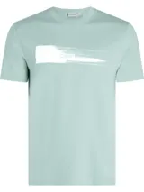 Remera verde agua de algodón con cuello redondo y logo de Calvin Klein estampado en blanco con efecto pincelado.