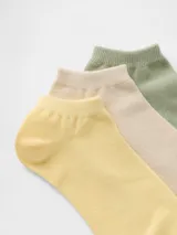 Pack de tres pares de medias de corte bajo en colores amarillo, beige y verde.