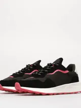 Zapatillas urbanas Tommy Jeans modelo New Runner, color negro con detalles en rosa y blanco. Confeccionadas en piel, textil y material sintético.