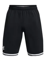 Short deportivo Under Armour negro con logo blanco en la pierna izquierda y doble línea blanca en el ruedo.