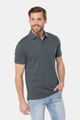 Chomba manga corta color gris con rayas horizontales en relieve.