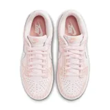 Zapatillas Nike Dunk Low Ewt de mujer, color rosa con estampado a cuadros vichy blancos y rosas.