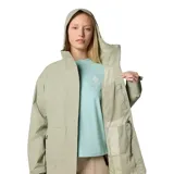 Campera impermeable larga Columbia Hikebound II para mujer, color verde oliva. Confeccionada con tecnología Omni-Tech™ y costuras selladas. Cuenta con capucha ajustable, cierre frontal con solapa, cintura ajustable con cordón, puños ajustables, bolsillo oculto en el pecho y bolsillos con cremallera para las manos.
