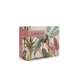 Billetera mediana color rosado, con tapa y cierre a presión. Presenta múltiples compartimentos interiores para tarjetas y billetes, y un bolsillo exterior con cierre en la parte posterior.