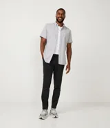 Pantalón de vestir negro, corte super slim, con bolsillos laterales y traseros.