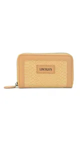 Billetera mediana color beige con textura croco, cierre alrededor y logo Lincoln's.