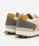 Championes de hombre marca Viko, estilo jogging, color azul marino y negro, con cordones y suela de goma. Confeccionados en material sintético con textura y recortes.