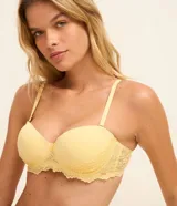 Soutien amarillo sin breteles, con copa y detalle de encaje floral. Incluye breteles removibles y ajustables para usar con o sin breteles.