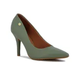 Zapato de tacón alto Vizzano, color verde oliva, con punta fina y detalle de logo dorado en el lateral.
