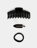 Set de accesorios para el pelo color negro, incluye: cuatro gomitas de toalla, dos hebillas pico de pato y un broche XL tipo pinza.