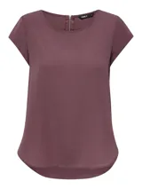 Remera color marrón rosado de corte recto, con cuello redondo y mangas cortas.