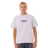 Remera de manga corta color lila claro con cuello redondo. Estampa central con el logo de Rip Curl en un recuadro morado con efecto degradado y el texto "THE SEARCH" debajo.