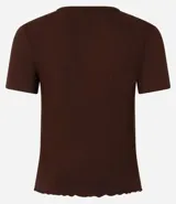 Blusa color beige de viscosa con elastano, de manga corta, cuello redondo, textura acanalada y bajo ondulado.