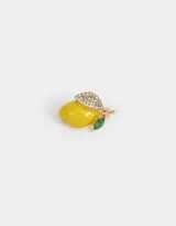 Prendedor dorado con forma de limón esmaltado en amarillo, con hoja superior con strass y hoja inferior verde.