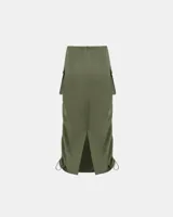 Pollera larga color verde militar con cordones ajustables en los laterales y bolsillo tipo cargo.
