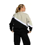 Buzo de dama Umbro Lyra color beige, negro y blanco, con cuello alto y logo estampado en el pecho.