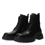 Botas acordonadas color beige con suela track y cierre lateral.