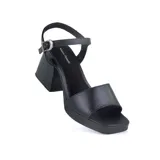 Sandalias de tacón alto color cobre, con plataforma y pulsera al tobillo.