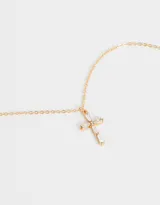 Cadena corta dorada con dije de cruz con strass.