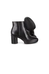 Bota de cuero negro hasta el tobillo, con cierre lateral y tacón bloque de 55mm.