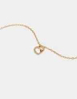 Cadena corta dorada con dije de corazón calado con strass.
