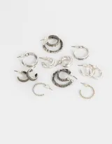 Set de seis pares de aros argolla bañados en plata, con diferentes texturas y cierre de tope a presión.