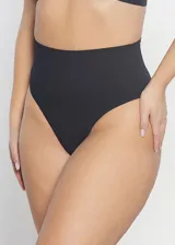 Bombacha modeladora de tiro alto color negro, confeccionada en microfibra de poliamida sin costuras, con faja de lycra en la cintura y forro de algodón.