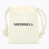 Billetera negra de cuero reciclado con logo Merrell grabado en la parte inferior.