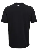 Remera negra de manga corta con logo Under Armour estampado en el pecho dentro de un recuadro blanco con diseño de camuflaje.