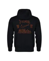 Campera negra con capucha y cierre frontal, con logo de Nike bordado en blanco en el puño izquierdo y una letra N grande en el pecho con borde naranja y relleno azul.