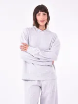 Hoodie de tejido de punto gris melange, con capucha y puños y ruedo acanalados.