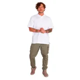 Remera tipo polo blanca de manga corta, con logo CAT bordado en amarillo en la manga izquierda.