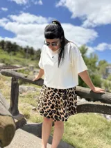 Minifalda acampanada con estampado animal print.