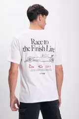 Remera blanca de algodón con cuello redondo y estampa frontal con la frase "Race to the Finish Line" en letras negras.