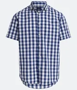Camisa de manga corta con estampado de cuadros azules y blancos. Fabricada con una mezcla de algodón y poliéster, la pieza es transpirable y no se arruga fácilmente.