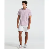 Camisa de manga corta con cuello abotonado y estampado a rayas horizontales en tonos rosa, celeste y blanco.