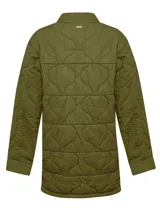 Chaqueta verde militar con diseño acolchado, cuello tipo kimono, cierre frontal con botones y bolsillos delanteros.