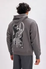 Canguro gris con capucha y bolsillo tipo canguro, con logo de los Avengers estampado en el pecho.