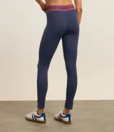 Calza deportiva azul con cintura elástica con texto 'Keep Moving'.