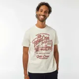 Camiseta de manga corta color beige con estampado de estilo vintage en color rojo.