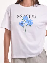 Remera color ladrillo con estampado de olas y texto "Waves of Life" en blanco.