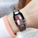 Reloj Casio modelo LTP1165A-4CDF para mujer, con caja rectangular plateada y esfera rosa.